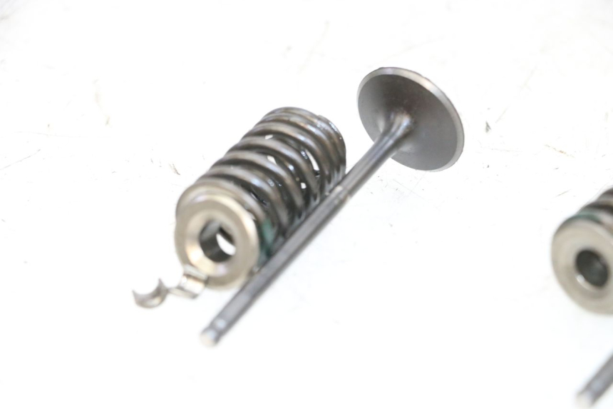 photo de SOUPAPE KYMCO LIKE 125 (2009 - 2016) - Zoom état d’usage