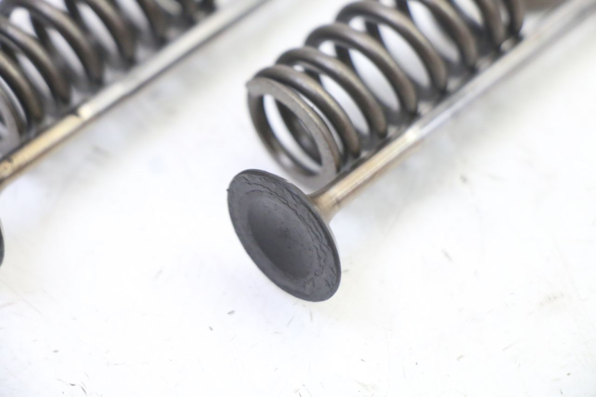 photo de SOUPAPE PEUGEOT SATELIS 125 (2013 - 2018) - État de surface