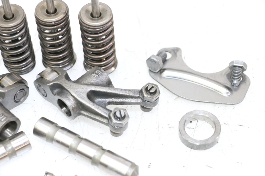 photo de SOUPAPE PEUGEOT SATELIS 125 (2010 - 2012) - Gros plan technique