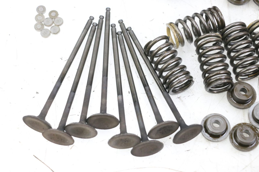 photo de SOUPAPE SUZUKI GSR 750 (2011 - 2017) - Gros plan technique