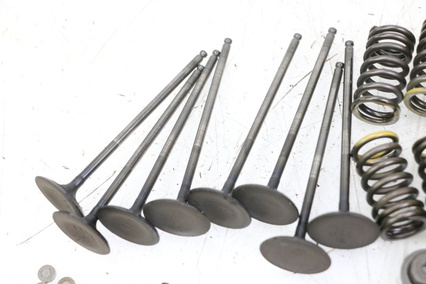 photo de SOUPAPE SUZUKI GSR 750 (2011 - 2017) - Points de fixation