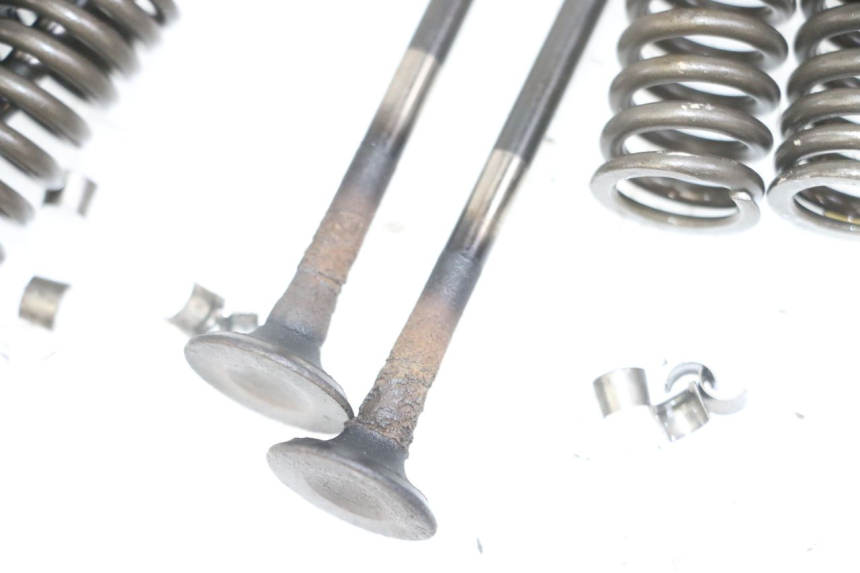 photo de SOUPAPE PIAGGIO VESPA GRANTURISMO 200 (2004 - 2005) - Autre angle de vue