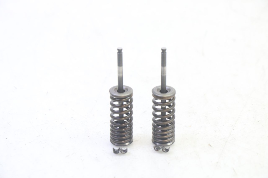 photo de SOUPAPE YAMAHA X-MAX XMAX 125 (2010 - 2013) - Gros plan technique