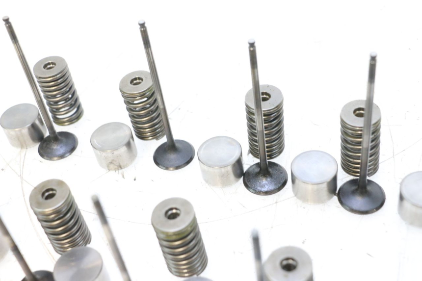 photo de SOUPAPE YAMAHA XJ6 600 (2008 - 2016) - Zoom composants