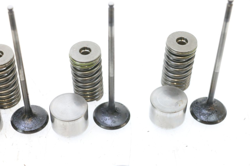 photo de SOUPAPE YAMAHA XJ6 600 (2008 - 2016) - Vue rapprochée