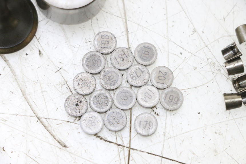 photo de SOUPAPE YAMAHA XJ6 600 (2008 - 2016) - Inspection visuelle