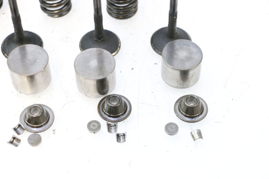 photo de SOUPAPE YAMAHA YZF R GENESIS 750 (1993 - 1998) - Aperçu profil