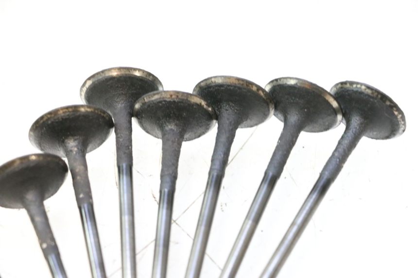 photo de SOUPAPE YAMAHA YZF R GENESIS 750 (1993 - 1998) - Points de fixation
