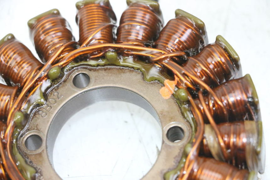 photo de STATOR HONDA CB R 1000 (2018 - 2023) - Gros plan technique