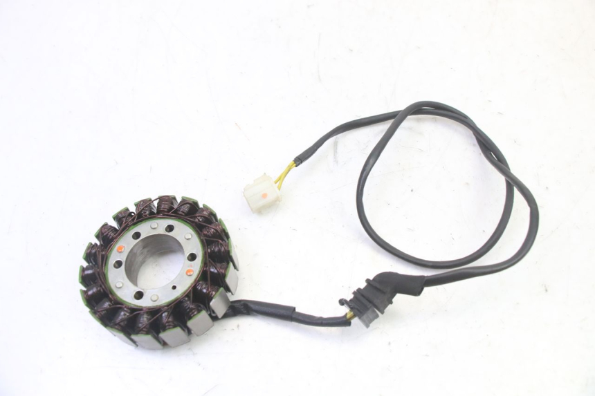 photo de STATOR HONDA CBR RR FIREBLADE 900 (1992 - 1994) - Vue principale