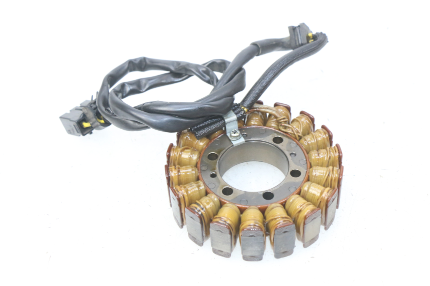 photo de STATOR HONDA CBRF CBR-F PC41 600 (2011 - 2013) - Gros plan technique