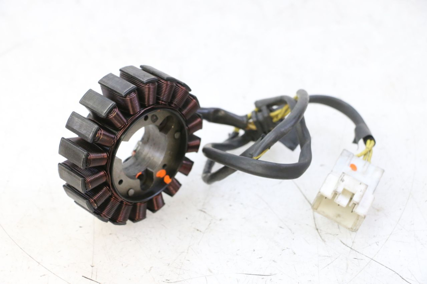 photo de STATOR HONDA FES S-WING SWING ABS 125 (2007 - 2015) - Autre angle de vue