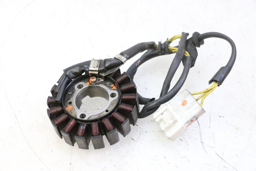 photo de STATOR HONDA FES S-WING SWING ABS 125 (2007 - 2015) - Gros plan technique