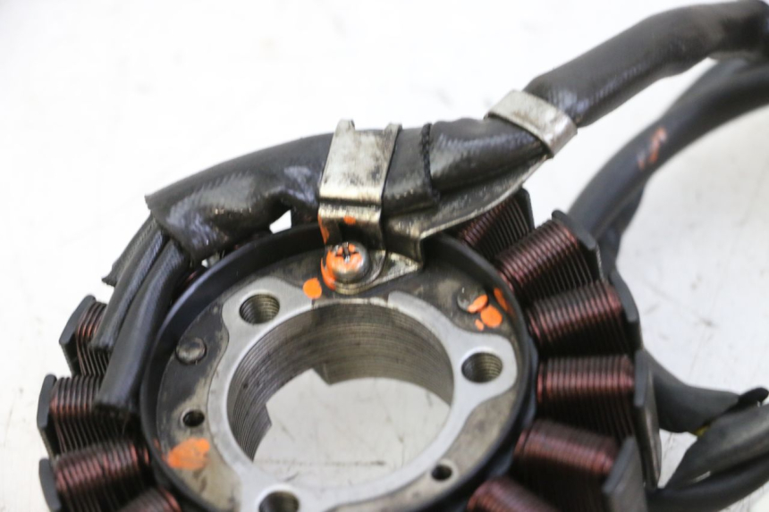 photo de STATOR HONDA FES S-WING SWING ABS 125 (2007 - 2015) - Vue d’ensemble