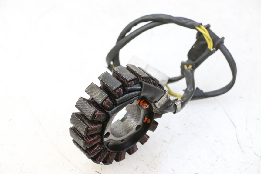 photo de STATOR HONDA FES S-WING SWING ABS 125 (2007 - 2015) - Points de fixation