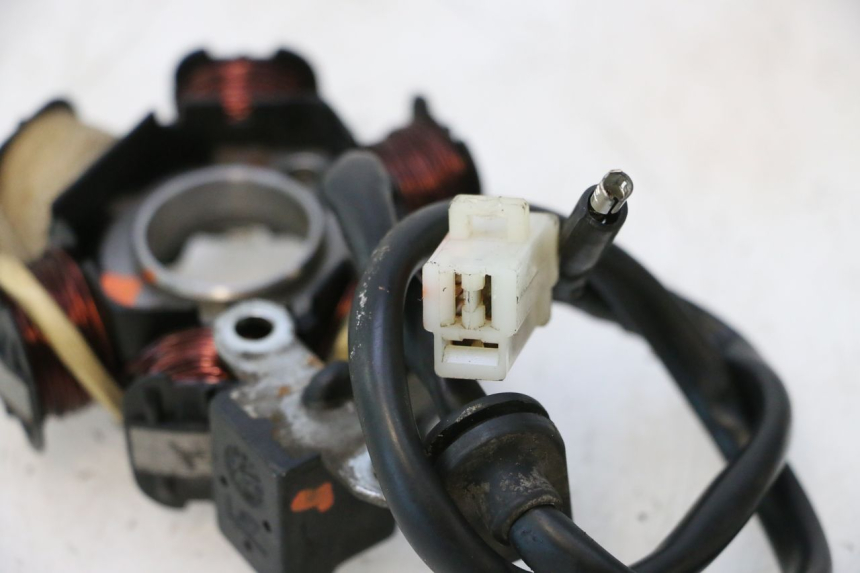 photo de STATOR PEUGEOT LUDIX 50 (2008 - 2017) - Gros plan technique