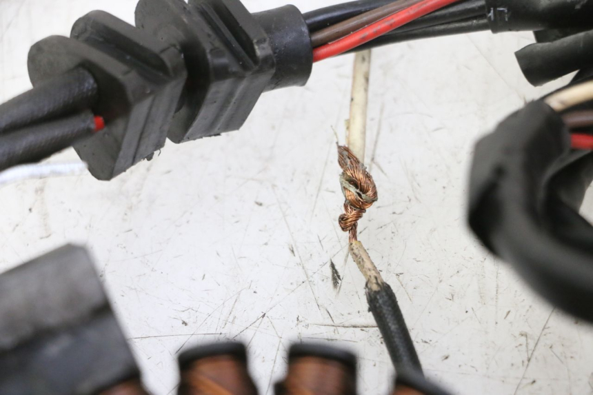 photo de STATOR PIAGGIO MP3 RL 250 (2006 - 2010) - Zoom état d’usage