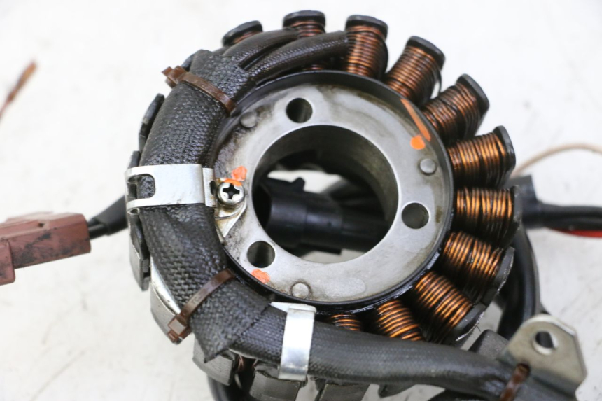 photo de STATOR PIAGGIO MP3 RL 250 (2006 - 2010) - Points de fixation