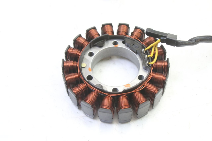 photo de STATOR HONDA NTV DEAUVILLE 650 (2001 - 2006) - Gros plan technique