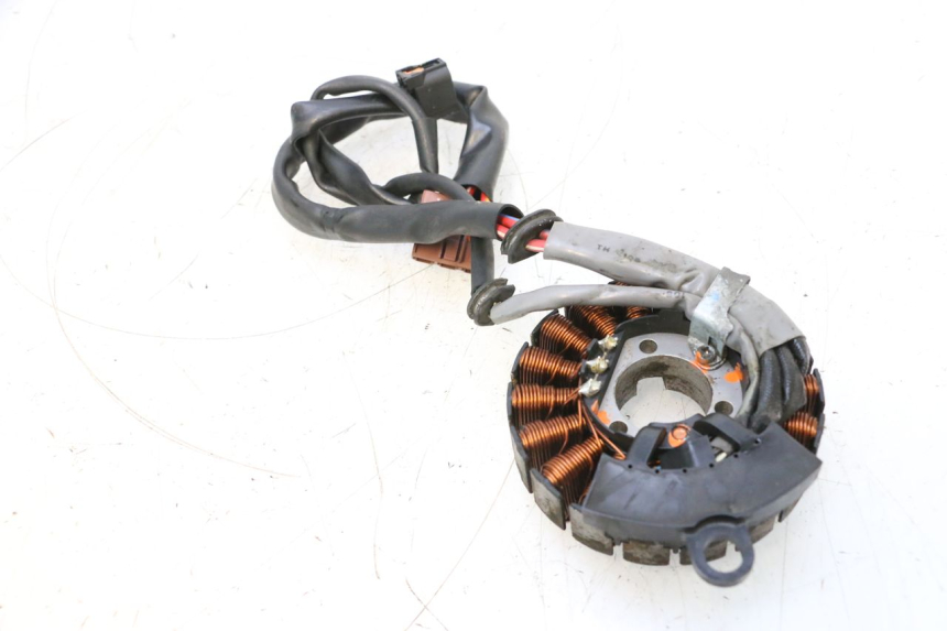 photo de STATOR HONDA PCX (JF57/JF64) 125 (2014 - 2018) - Gros plan technique