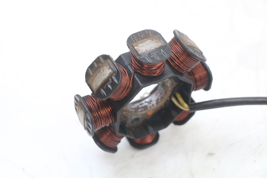 photo de STATOR PEUGEOT DJANGO 125 (2014 - 2017) - État de surface