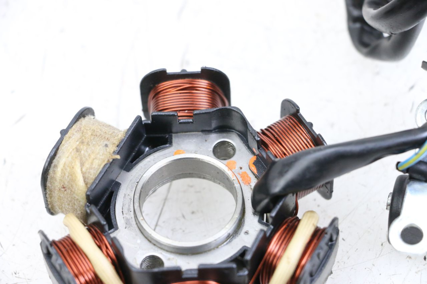 photo de STATOR PEUGEOT SPEEDFIGHT 4 2T 50 (2015 - 2019) - État de surface