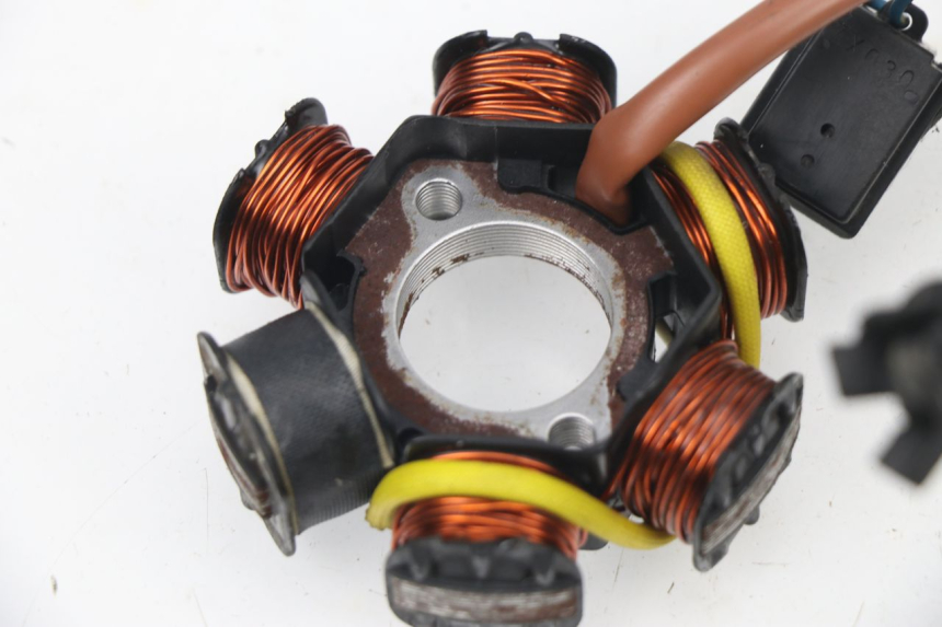 photo de STATOR PEUGEOT TREKKER TKR 50 (2005 - 2014) - Zoom état d’usage