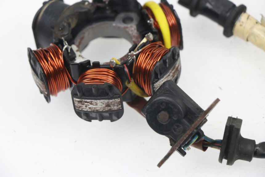 photo de STATOR PEUGEOT TREKKER TKR 50 (2005 - 2014) - Gros plan technique