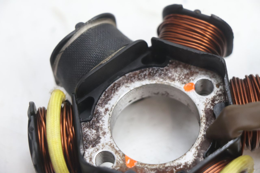 photo de STATOR PEUGEOT VIVACITY 50 (1998 - 2003) - Autre angle de vue