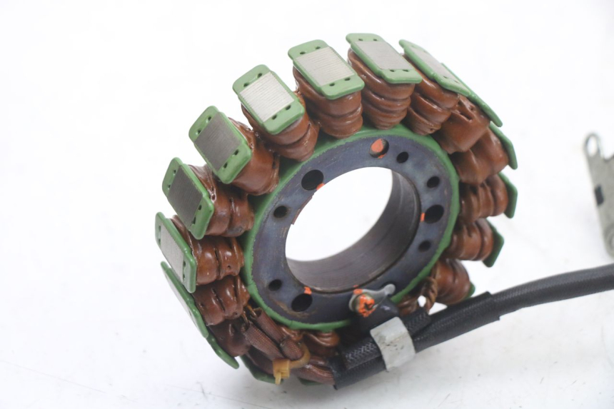 photo de STATOR YAMAHA FZS FAZER 600 (2001 - 2003) - Points de fixation