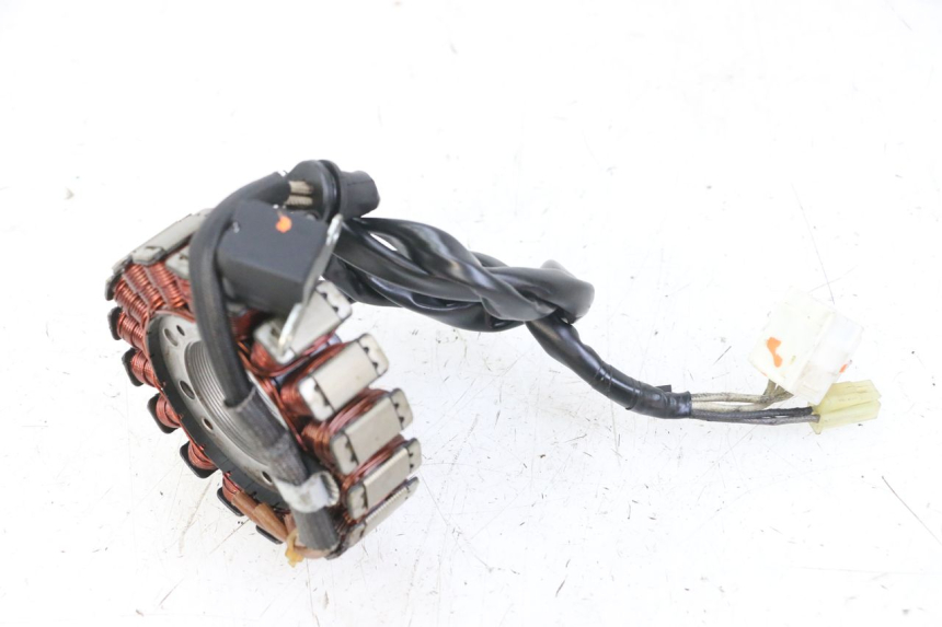 photo de STATOR YAMAHA FZS FAZER 600 (2001 - 2003) - Détail de la pièce