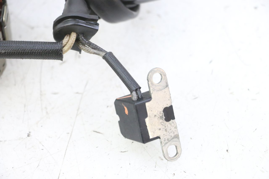 photo de STATOR YAMAHA FZS FAZER 600 (2001 - 2003) - Gros plan technique