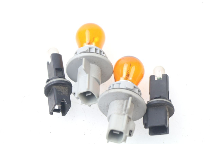 photo de SUPPORT AMPOULE SUZUKI AN BURGMAN 400 (2006 - 2010) - Zoom état d’usage