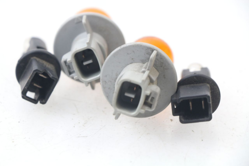 photo de SUPPORT AMPOULE SUZUKI AN BURGMAN 400 (2006 - 2010) - Autre angle de vue