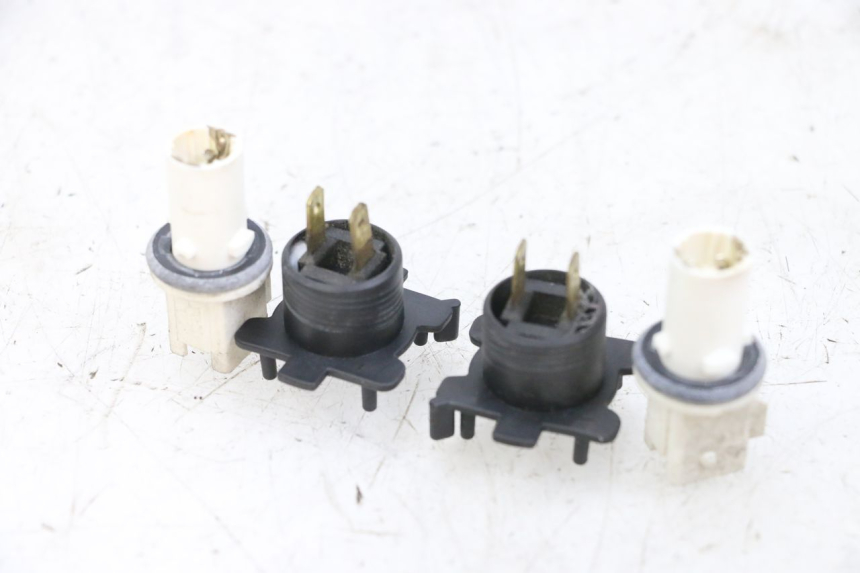 photo de SUPPORT AMPOULE SUZUKI BURGMAN 125 (2007 - 2014) - Détail de la pièce