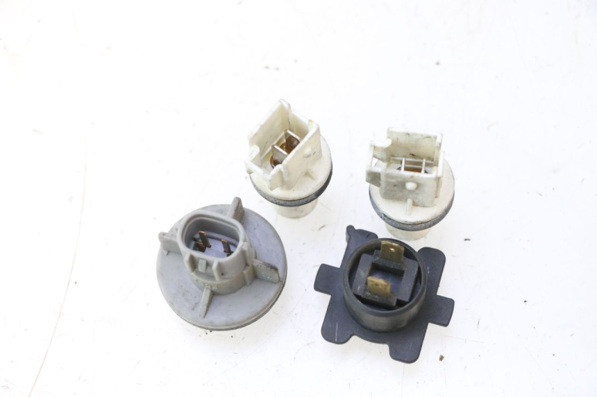 photo de SUPPORT AMPOULE SUZUKI BURGMAN 125 (2007 - 2014) - Autre angle de vue