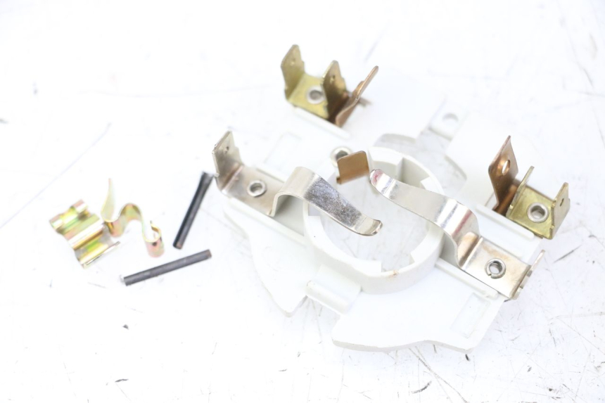 photo de SUPPORT AMPOULE SUZUKI CP 80 (1985 - 1996) - Détail de la pièce