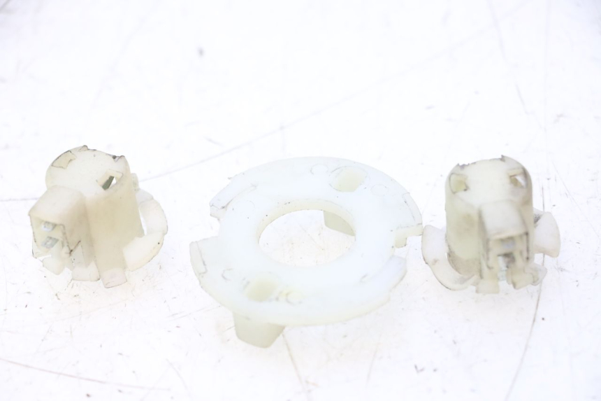 photo de SUPPORT AMPOULE PEUGEOT ELYSTAR 50 (2002 - 2014) - Détail de la pièce