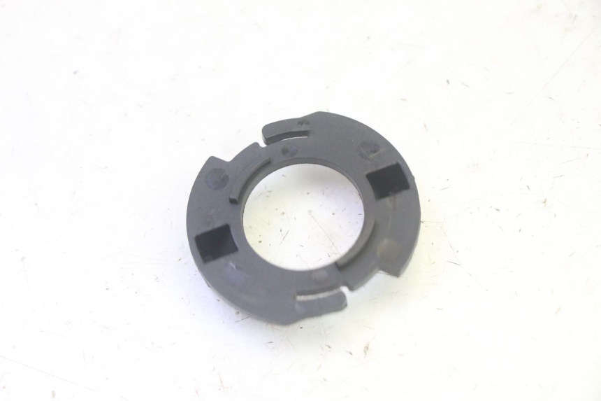 photo de SUPPORT AMPOULE PIAGGIO FLY 4T 50 (2013 - 2017) - Zoom état d’usage