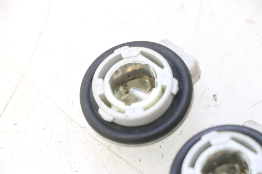 photo de SUPPORT AMPOULE GILERA GP 800 (2007 - 2013) - Détail de la pièce