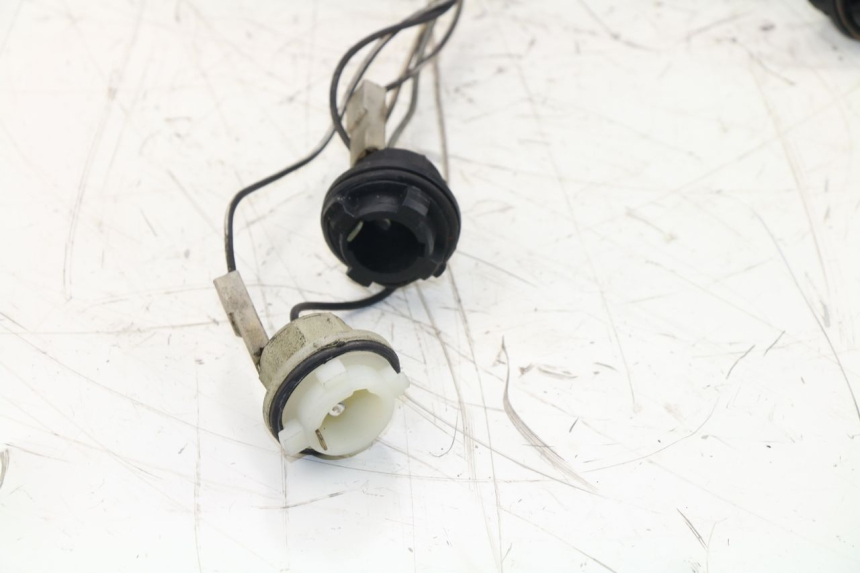 photo de SUPPORT AMPOULE SUZUKI UH BURGMAN 125 (2002 - 2006) - Gros plan technique