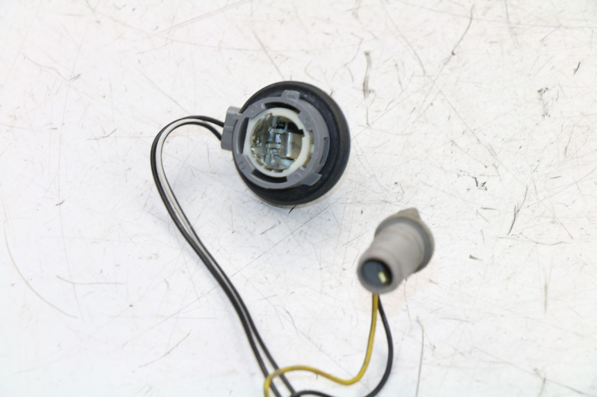 photo de SUPPORT AMPOULE PIAGGIO X8 STREET 125 (2006 - 2007) - Autre angle de vue