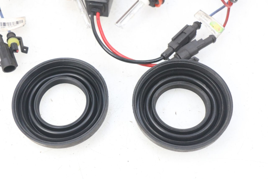 photo de SUPPORT AMPOULE YAMAHA XP T-MAX TMAX ABS 530 (2012 - 2015) - Gros plan technique