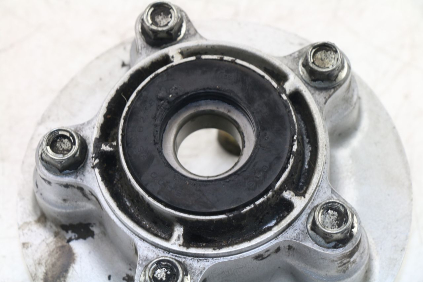 photo de SUPPORT COURONNE SUZUKI GSF N BANDIT 650 (2005 - 2006) - Gros plan technique