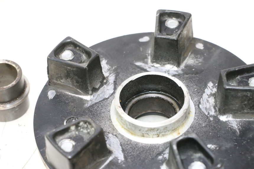 photo de SUPPORT COURONNE SUZUKI GSR 600 (2005 - 2012) - Zoom état d’usage
