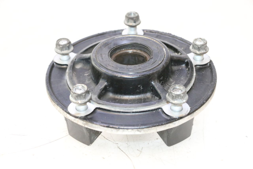 photo de SUPPORT COURONNE SUZUKI GSR 600 (2005 - 2012) - Gros plan technique
