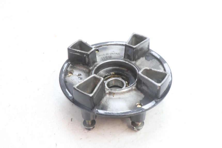 photo de SUPPORT COURONNE KAWASAKI ZZR 600 (1995 - 2004) - Gros plan technique