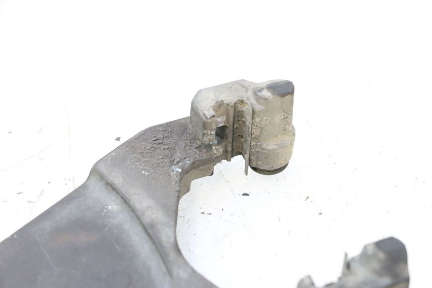 photo de SUPPORT ETRIER FREIN ARRIERE YAMAHA FJR 1300 (2001 - 2005) - Zoom état d’usage