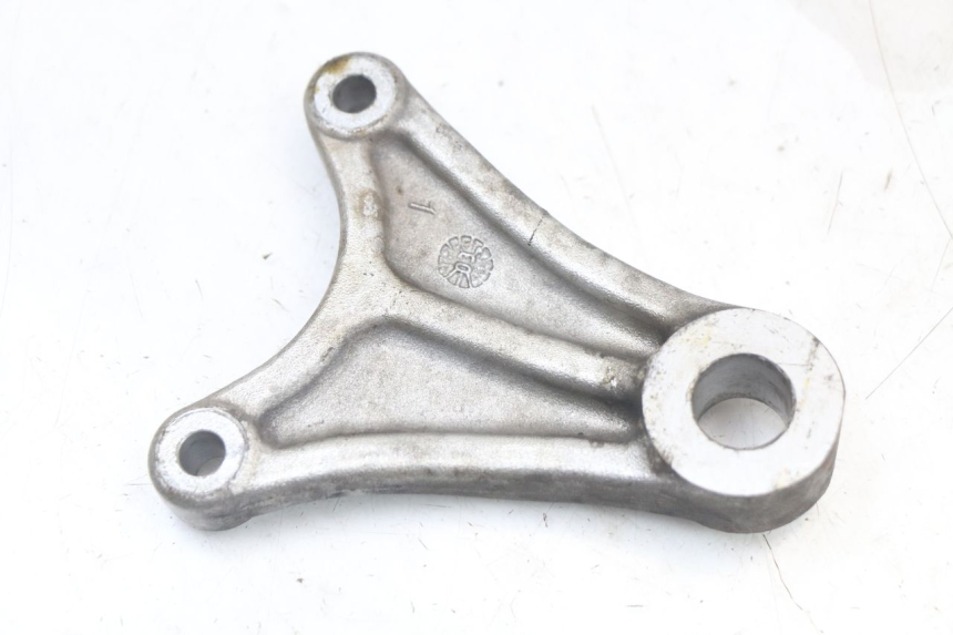 photo de SUPPORT ETRIER FREIN ARRIERE SUZUKI GS F 500 (2004 - 2007) - Autre angle de vue