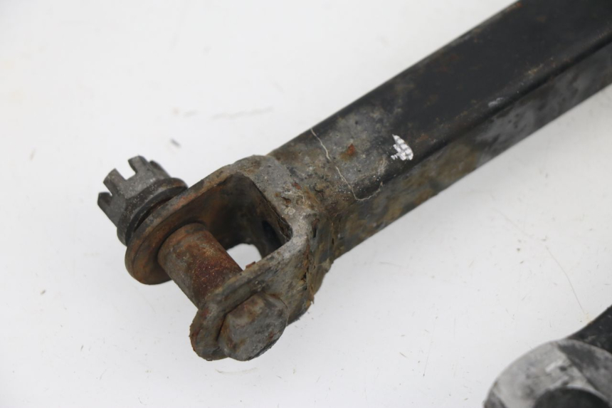 photo de SUPPORT ETRIER FREIN ARRIERE SUZUKI GSXF GSX F 600 (1988 - 1997) - Zoom état d’usage